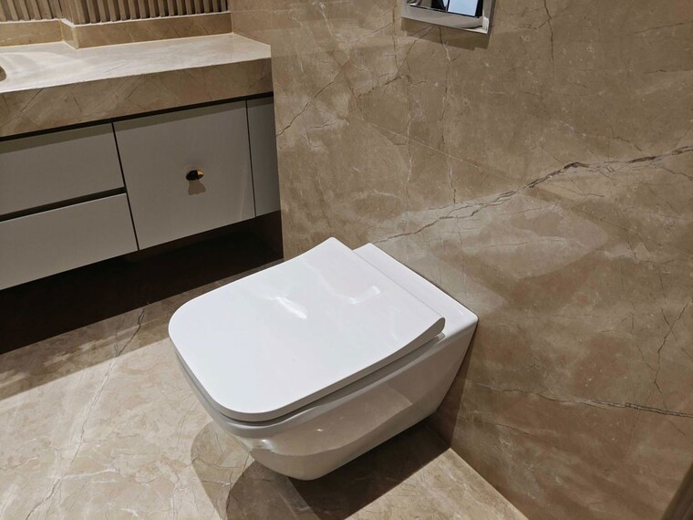 Bathroom, sarvapriya vihar 3 Bedroom 1800 Sq.Ft. Builder Floor In Sarvapriya Vihar Delhi 10256224