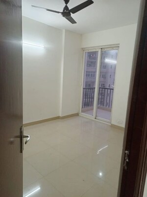 Room in 3 BHK Apartment at Amrapali Heartbeat City, Sector 107 – for Rent