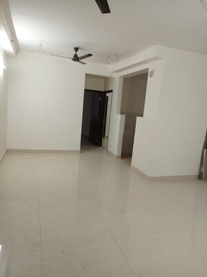 Room in 3 BHK Apartment at Amrapali Heartbeat City, Sector 107 – for Rent