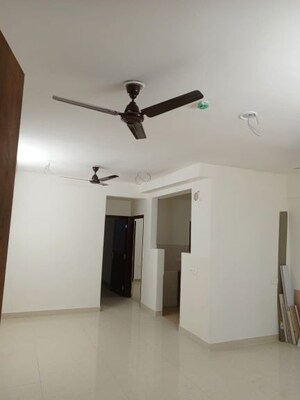 Room in 3 BHK Apartment at Amrapali Heartbeat City, Sector 107 – for Rent