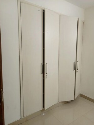 Furnished Amenities in 3 BHK Apartment at Amrapali Heartbeat City, Sector 107 – for Rent