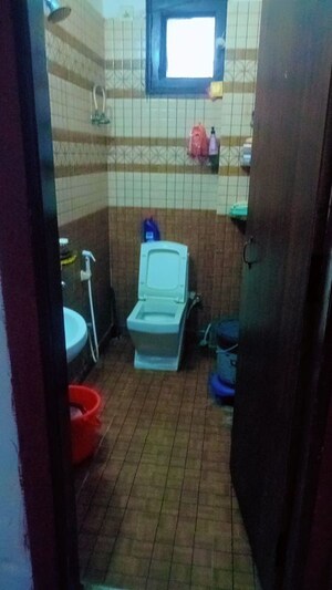 Bathroom in 2 BHK Builder Floor at Sapphire Tower, Sector 104 – for Rent