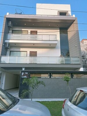 2 BHK Independent House For Rent in Sector 100