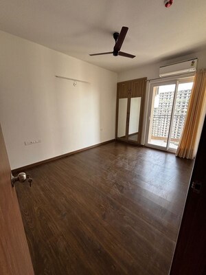 Room in 2 BHK Apartment at Eldeco Live By The Greens, Sector 150 – for Rent