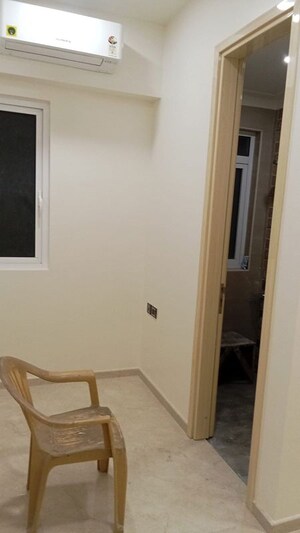 Room in 2 BHK Apartment at Piramal Aranya Arav, Byculla – for Rent