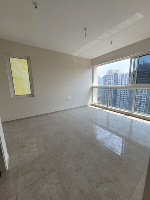 Room in 2 BHK Apartment at Piramal Aranya Arav, Byculla – for Rent