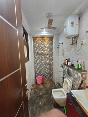 Bathroom in 2.5 BHK Builder Floor at Sector 40 – for Rent