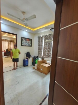 Living Room in 2.5 BHK Builder Floor at Sector 40 – for Rent