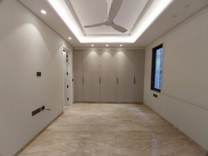 Room in 3.5 BHK Builder Floor at Panchsheel Enclave – for Rent