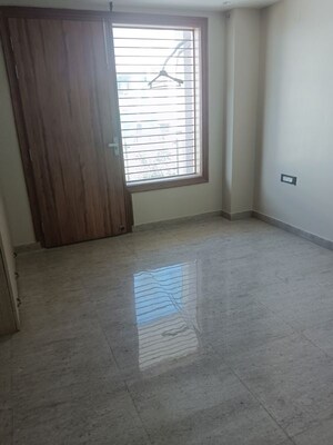 Room in 2 BHK Apartment at Ninex RMG Residency, Sector 37c – for Rent