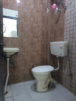 Bathroom in 1 RK Builder Floor at Dlf City Phase 3 – for Rent