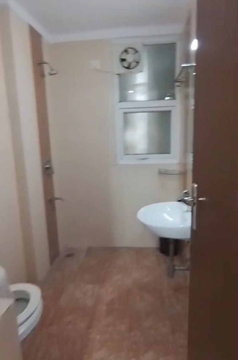Bathroom, ramprastha-city-the-edge-towers 3 Bedroom 1890 Sq.Ft. Apartment In Sector 37d Gurgaon 10138803