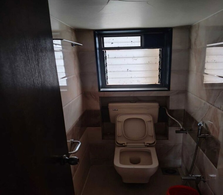 Bathroom, dadar east 1 Bedroom 750 Sq.Ft. Apartment In Dadar East Mumbai 10256374