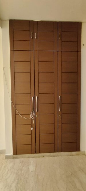 Furnished Amenities in 3 BHK Builder Floor at Sushant Lok I – for Rent