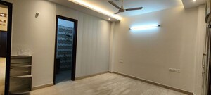 Room in 3 BHK Builder Floor at Sushant Lok I – for Rent