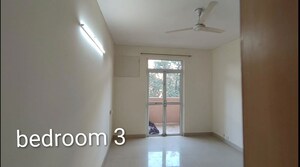 Room in 4 BHK Apartment at DLF Ridgewood Estate, Dlf Phase iv – for Rent