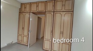 Building Lobby in 4 BHK Apartment at DLF Ridgewood Estate, Dlf Phase iv – for Rent