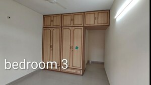 Room in 4 BHK Apartment at DLF Ridgewood Estate, Dlf Phase iv – for Rent