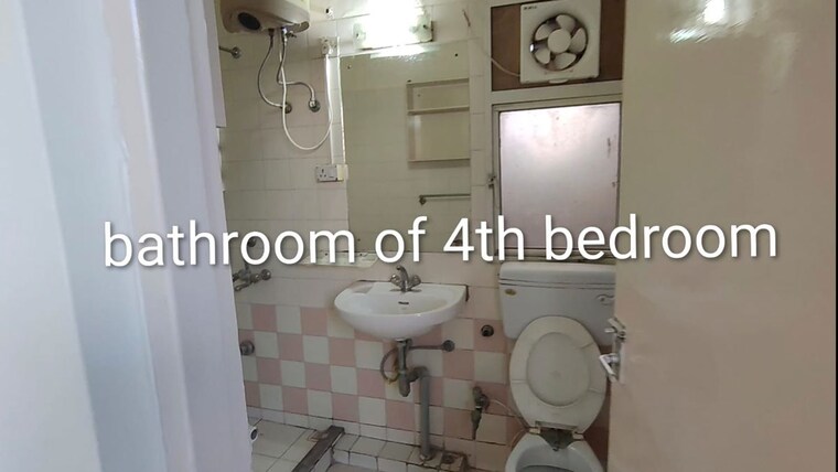 Master Bedroom, dlf-ridgewood-estate 4 Bedroom 1701 Sq.Ft. Apartment In Dlf Phase iv Gurgaon 10256394