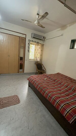 Bedroom in 2.5 BHK Apartment at Mira Road – for Rent