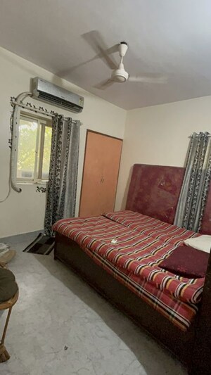 Bedroom in 2.5 BHK Apartment at Mira Road – for Rent