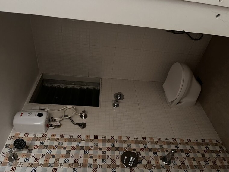 Bathroom, mira road 2.5 Bedroom 650 Sq.Ft. Apartment In Mira Road Thane 10256388