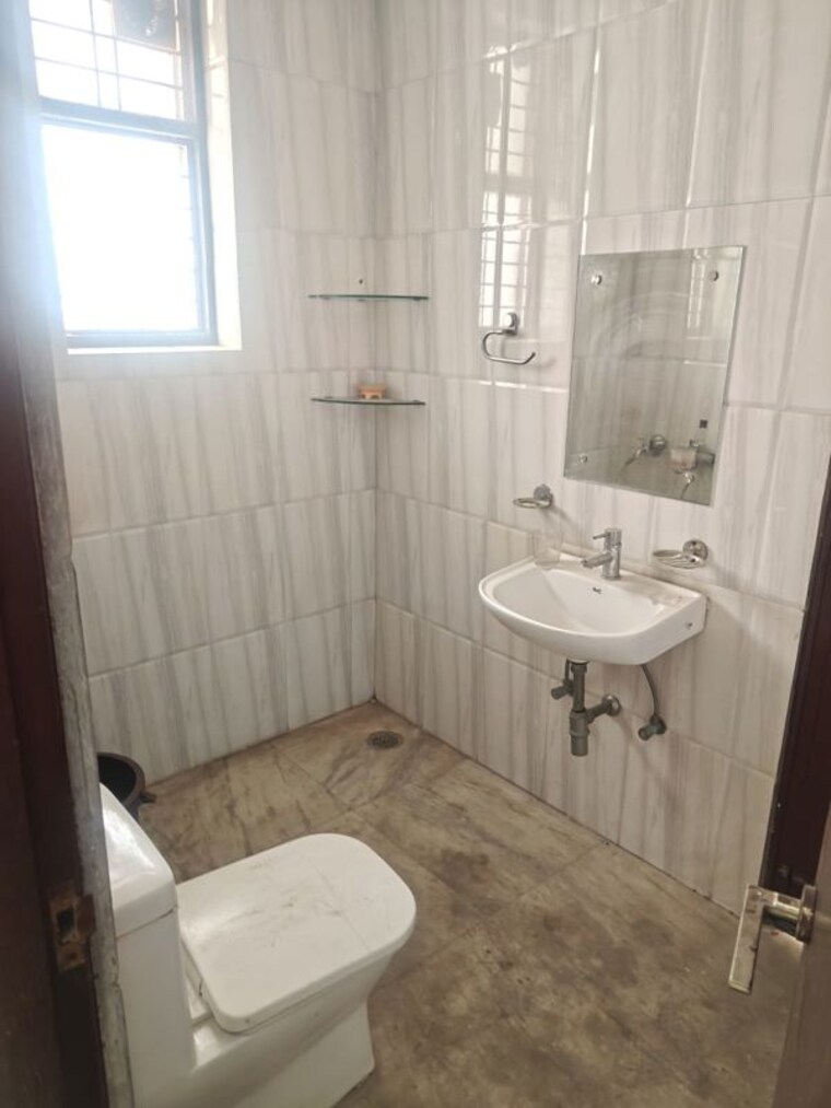 Bathroom, sector 38 2 Bedroom 2000 Sq.Ft. Builder Floor In Sector 38 Gurgaon 10256417