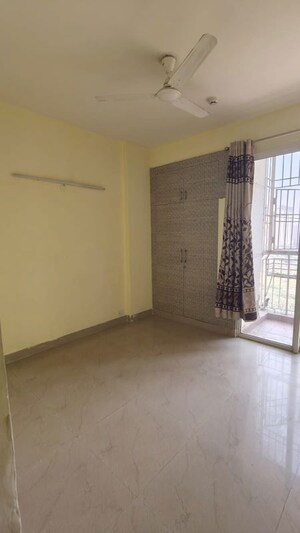 Room in 3 BHK Apartment at Jaypee Greens Aman, Sector 151 – for Rent