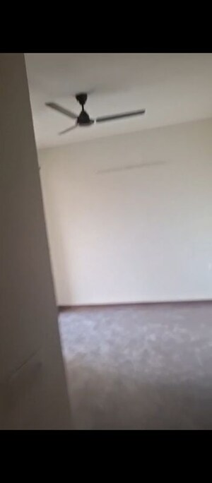 Room in 2 BHK Apartment at BPTP Discovery Park, Sector 80 – for Rent