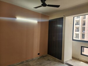 Room in 4 BHK Apartment at Parsvnath Gardenia, Sector 61 – for Sale
