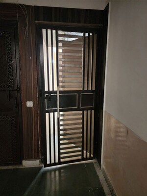 Room in 4 BHK Apartment at Parsvnath Gardenia, Sector 61 – for Sale