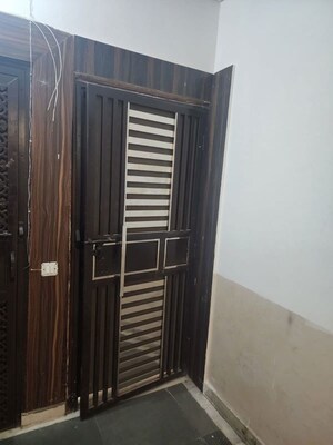 Room in 4 BHK Apartment at Parsvnath Gardenia, Sector 61 – for Sale