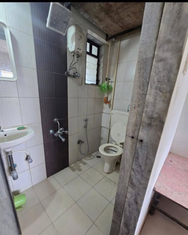 Bathroom, andheri west 2 Bedroom 800 Sq.Ft. Apartment In Andheri West Mumbai 10256554