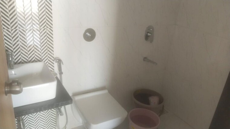 Bathroom, austin-arena 2.5 Bedroom 980 Sq.Ft. Apartment In Tathawade Pune 10256585