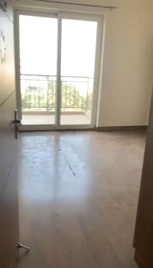 Room in 3 BHK Apartment at Puri Anand Villas Phase II, Sector 81 – for Rent