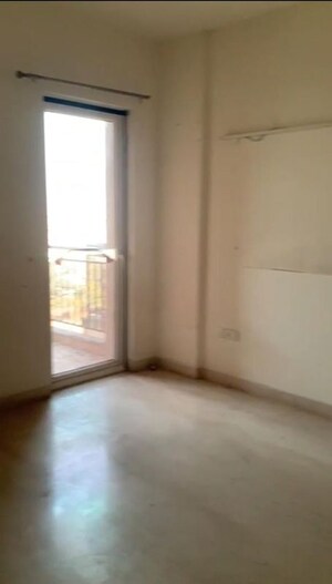 Room in 3 BHK Apartment at Puri Anand Villas Phase II, Sector 81 – for Rent