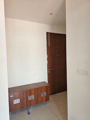 Furnished Amenities in 2.5 BHK Apartment at Prestige Jindal City, Bagalakunte – for Rent