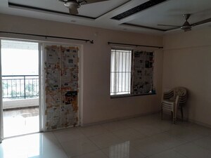 Room in 3 BHK Apartment at Paranjape Richmond Park, Rahatani – for Rent