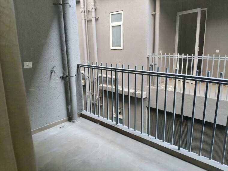 Balcony, smart-world-orchard 3 Bedroom 1680 Sq.Ft. Apartment In Sector 61 Gurgaon 10256623
