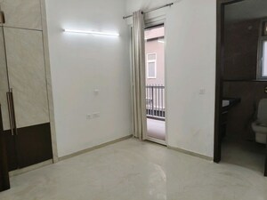 Room in 3 BHK Apartment at Smart World Orchard, Sector 61 – for Rent