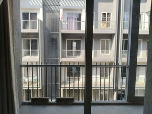 Room in 3 BHK Apartment at Smart World Orchard, Sector 61 – for Rent