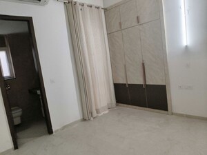 Building Lobby in 3 BHK Apartment at Smart World Orchard, Sector 61 – for Rent
