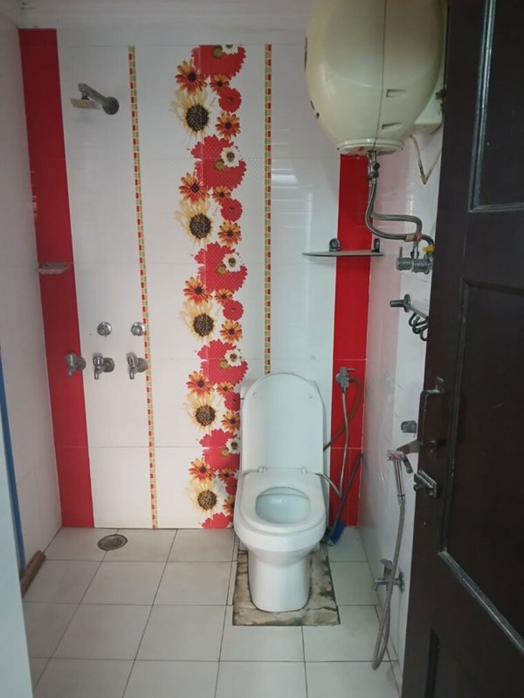 Bathroom, indraprastha 3 Bedroom 1800 Sq.Ft. Apartment In Indraprastha Delhi 10256700