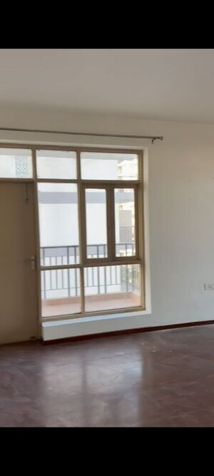 Room in 4 BHK Apartment at Pareena Express Heights, Sector 99 – for Rent