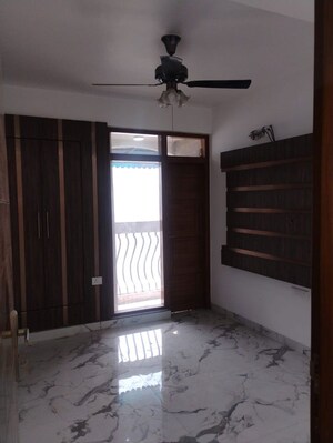 Room in 3 BHK Apartment at Sector 23 Dwarka – for Rent