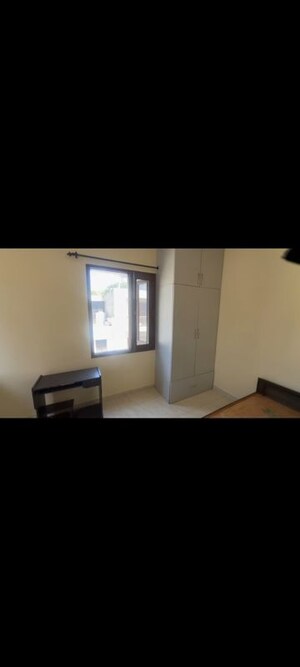 Room in 1 BHK Builder Floor at Sector 44 – for Rent