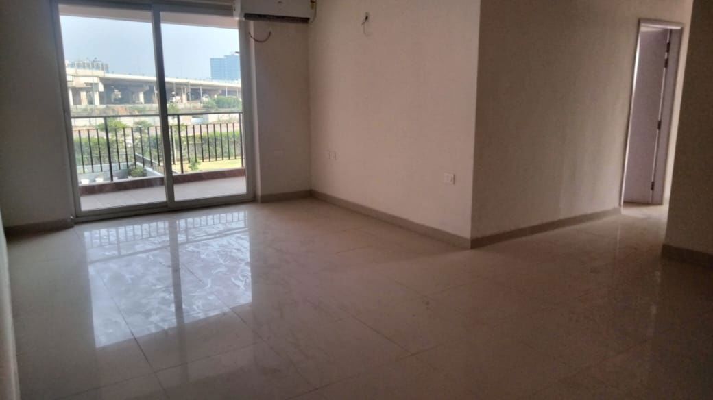 3 BHK + Servant Room Apartment For Rent in Pareena Express Heights
