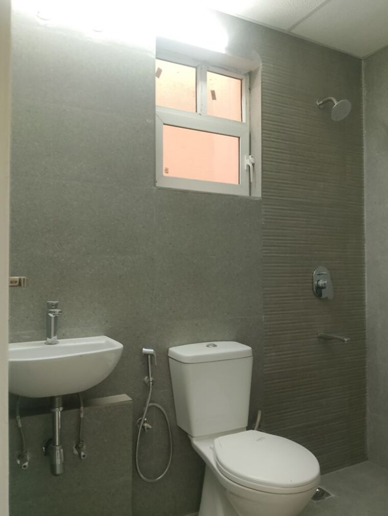 Bathroom, pareena-express-heights 3 Bedroom 1850 Sq.Ft. Apartment In Sector 99 Gurgaon 10256710
