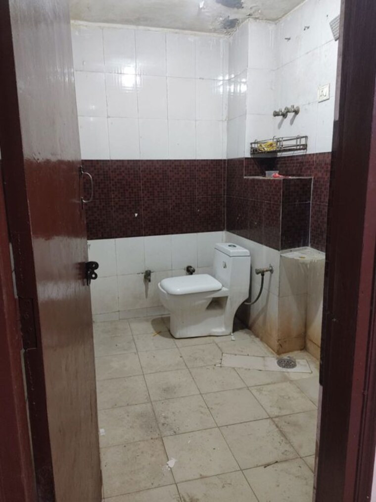 Bathroom, mandi 2 Bedroom 720 Sq.Ft. Builder Floor In Mandi Delhi 10256760