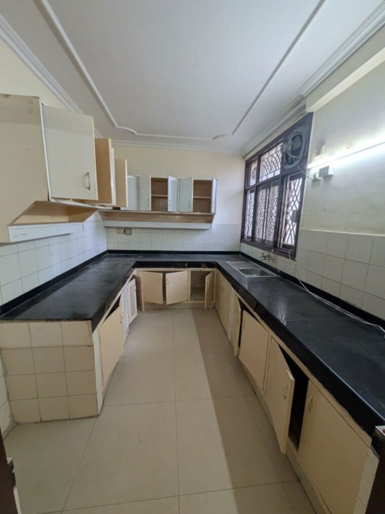 Kitchen, sector 57 2.5 Bedroom 300 Sq.Yd. Independent House In Sector 57 Gurgaon 10256909